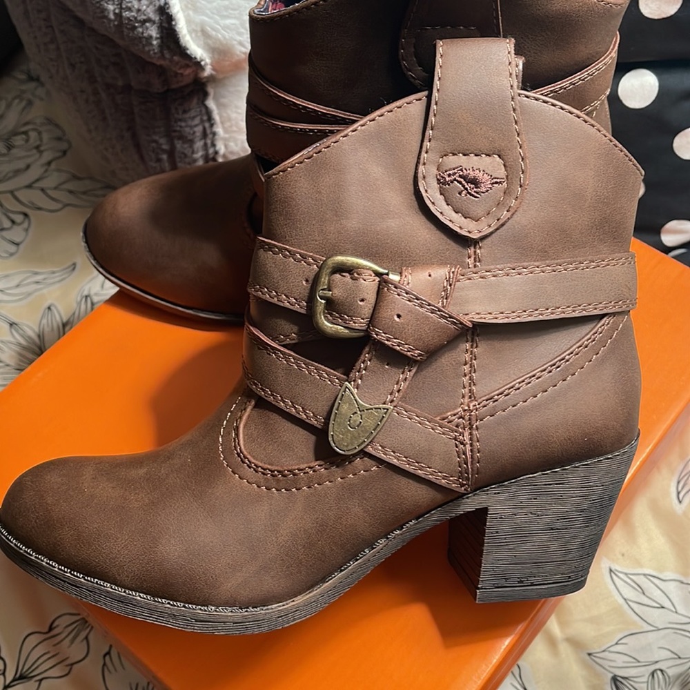 Rocket Dog Satire western ankle boots size 8. NEW!